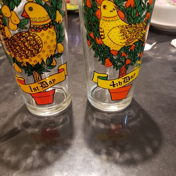VINTAGE CHRISTMAS DRINKING GLASSES - Picture 3 of 5